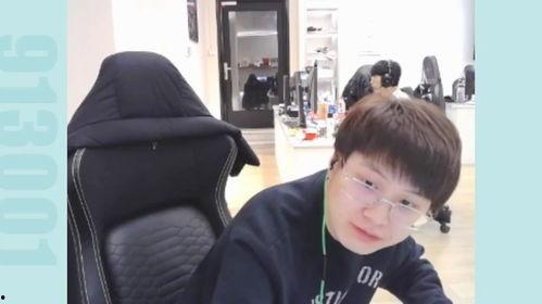 兔子吃瓜gif,萌态十足，萌宠瞬间引网友爆笑