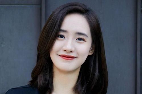 现代喜剧女明星,揭秘现代喜剧女明星的璀璨人生