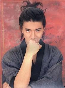 男明星难受,勇敢面对挑战的瞬间